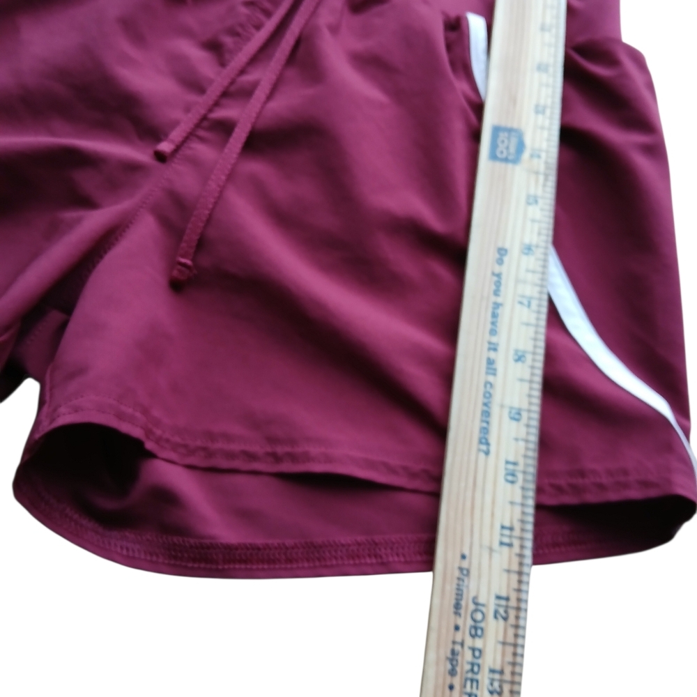 Under Armour Women's Size Extra Small Burgundy Athletic Shorts - Picture 4 of 5